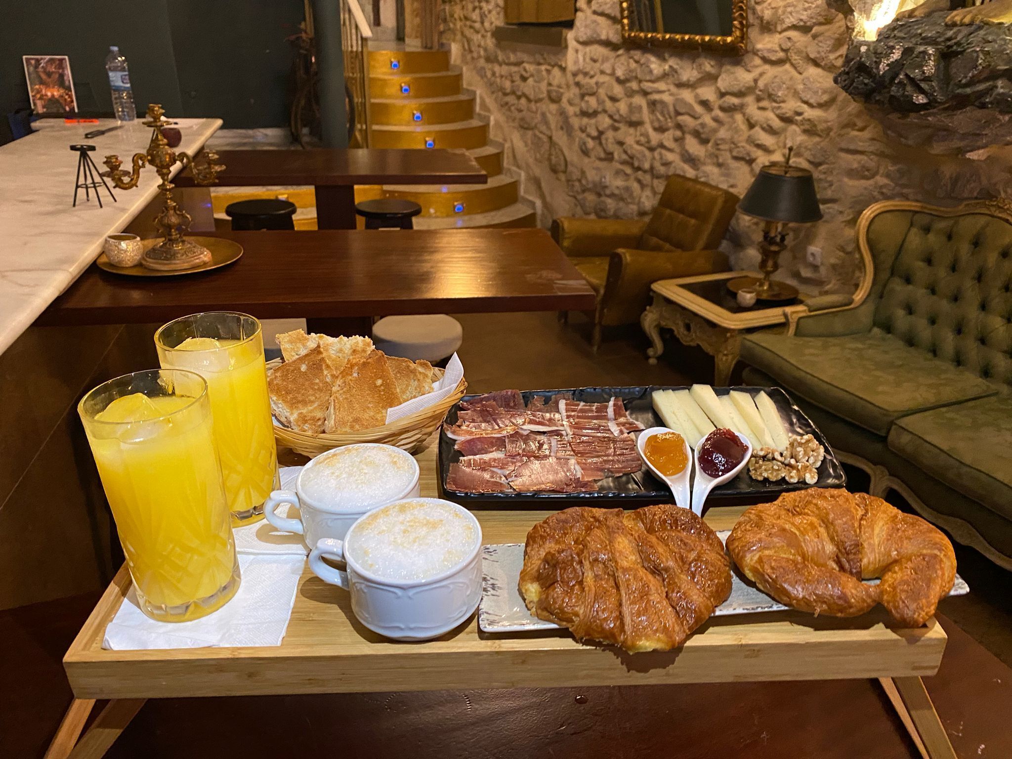 Daily full breakfast (EUR 20 per person)