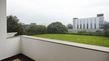 Kamar Double Premium, 1 Tempat Tidur King | Pemandangan balkon