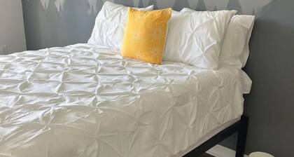 Artful Unit: Lush & Central.