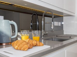 Fridge, microwave, oven, dishwasher - Pass the Keys | Modern and Stylish 4 Bed Family Home Sleeps 8 (Sale)