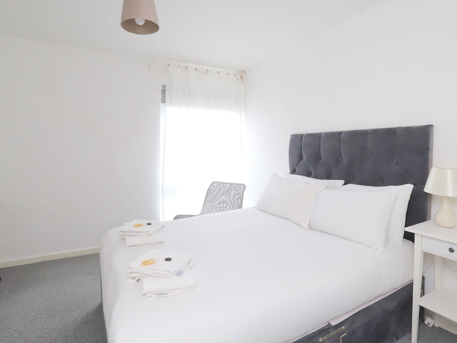 4 slaapkamers, een bureau, een strijkplank/strijkijzer, gratis wifi