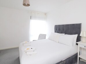 4 bedrooms, desk, iron/ironing board, free WiFi