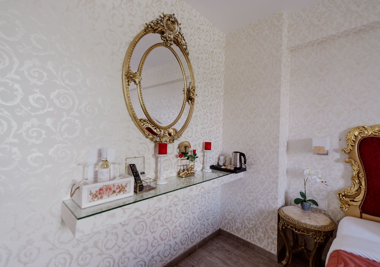 LUXURY ROOM 105 | 1 bedroom, premium bedding, soundproofing, free WiFi