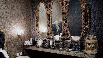LUXURY ROOM 106 | 1 bedroom, premium bedding, soundproofing, free WiFi