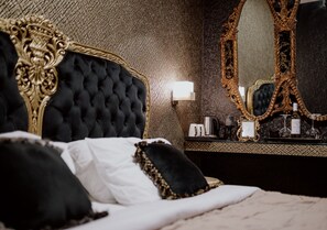 LUXURY ROOM 106 | 1 bedroom, premium bedding, soundproofing, iron/ironing board - ROH Suites (Athens)