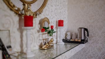 LUXURY ROOM 104 | 1 bedroom, premium bedding, soundproofing, free WiFi