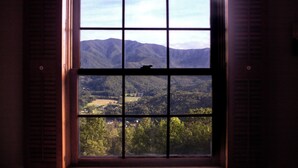 A window with a view of a mountainous landscape. - Stunning Mountain Views with Hot Tub & 2 King Suites! Private & Peaceful. (Robbinsville)