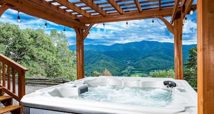 Stunning Fall Mountain Views with Hot Tub & 2 King Suites! Private on 3 acres.