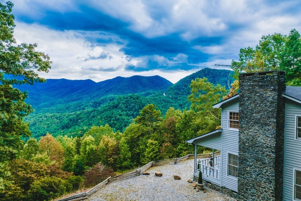 Stunning panoramic views of mountains and valley.