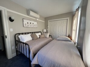 3 bedrooms, desk, iron/ironing board, travel crib