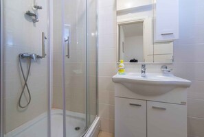 Bathroom - Holiday apartment with large balcony and sea view (Crikvenica)