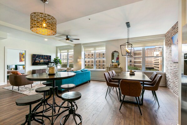 Luxury Condo, 4 Bedrooms | In-room dining - Fully Furnished 4-Bedroom Condo in NOLA Unit 515 (New Orleans)