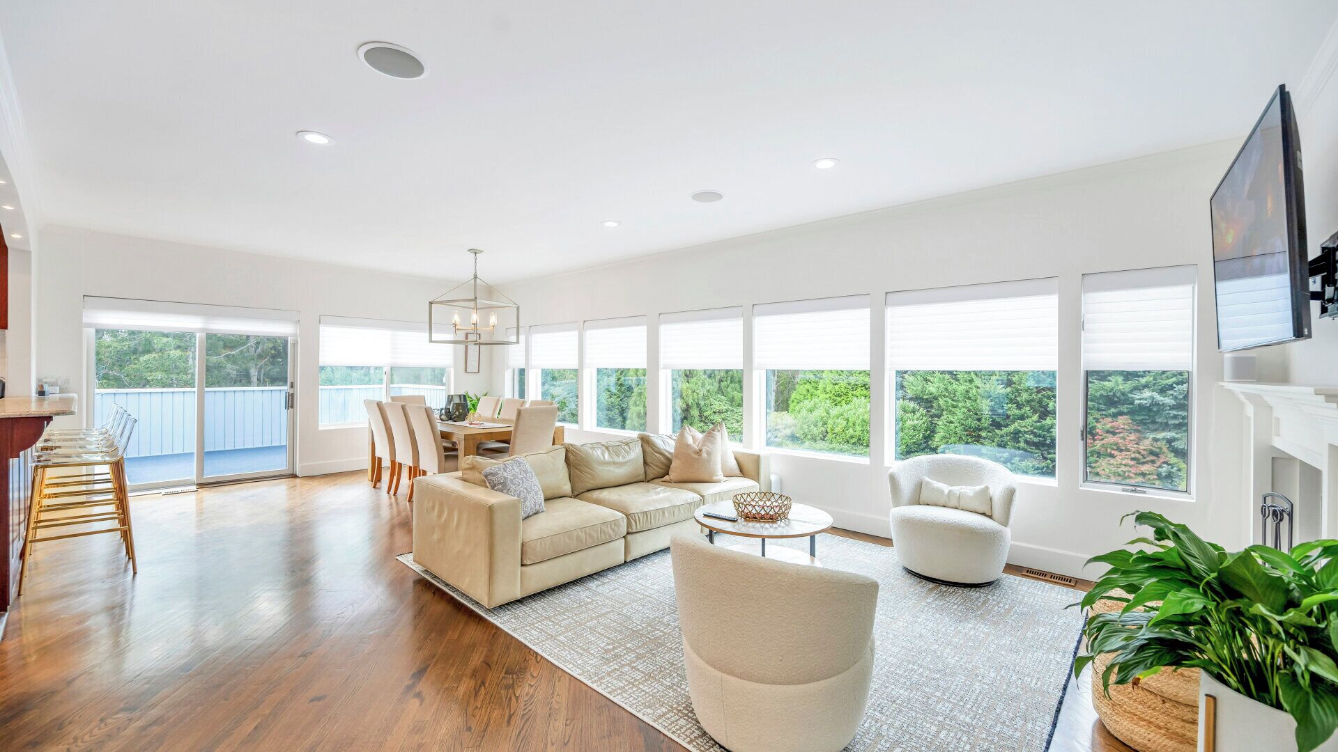 Smart TV, fireplace, stereo, offices