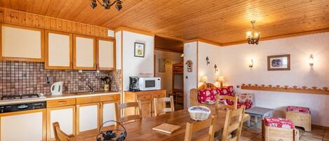 Micro-ondes, four, lave-vaisselle