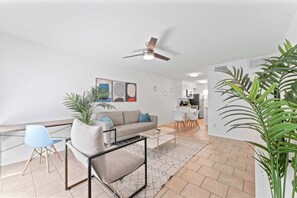 Unclassified image, 2 of 11, button