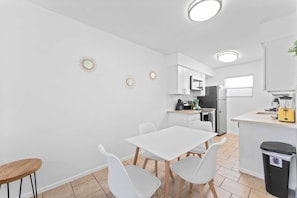 Dining - Central Hyde Park 2BR/2BA close to UT,Moody Center (Austin)