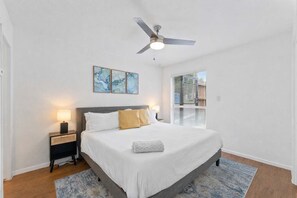 1 soverom, skrivebord, strykejern/-brett og wi-fi