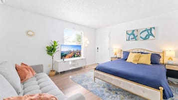 Desk, iron/ironing board, WiFi, bed sheets
