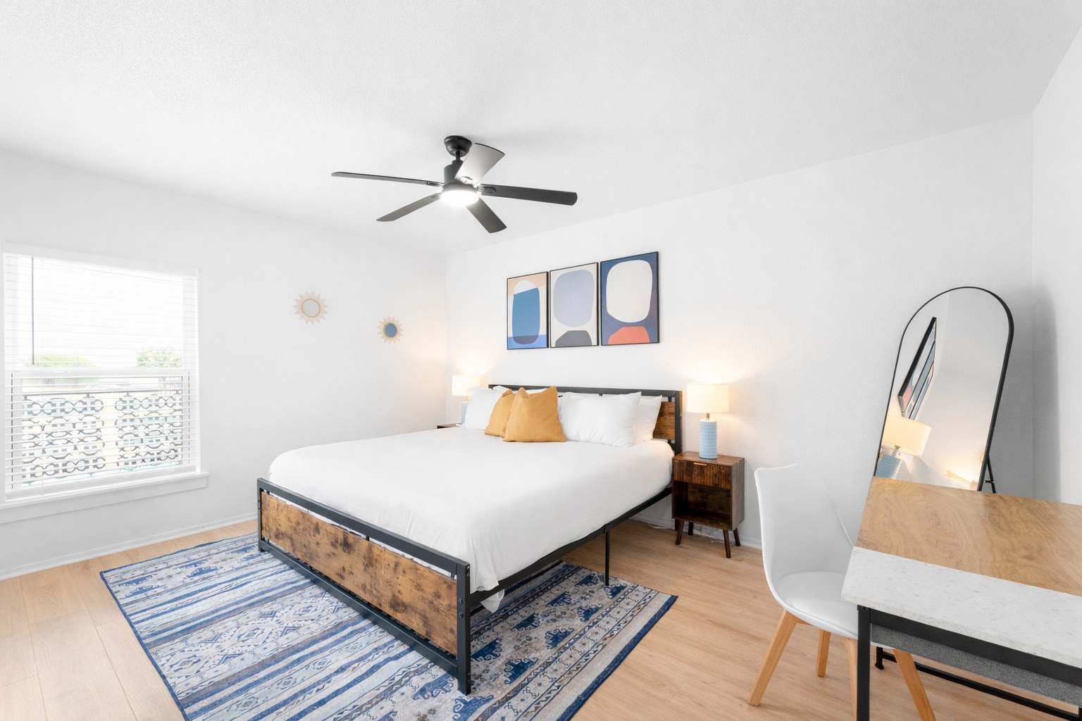 2 bedrooms, desk, iron/ironing board, WiFi