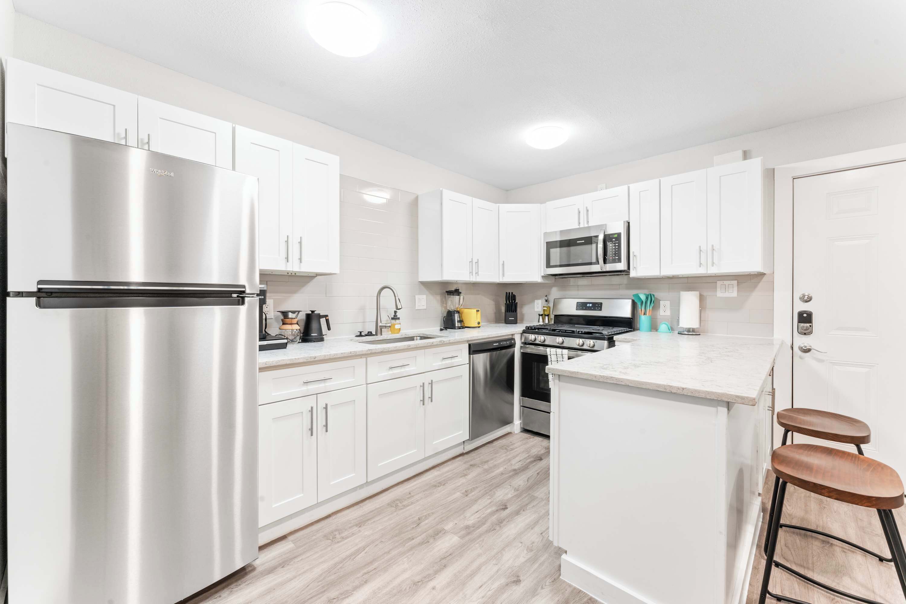 冰箱、微波炉、烤箱、炉灶