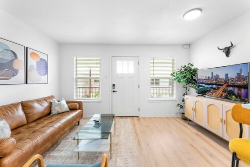 Central Chic 1BR close to UT, Moody Center, & DT