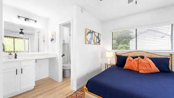 1 bedroom, desk, iron/ironing board, WiFi