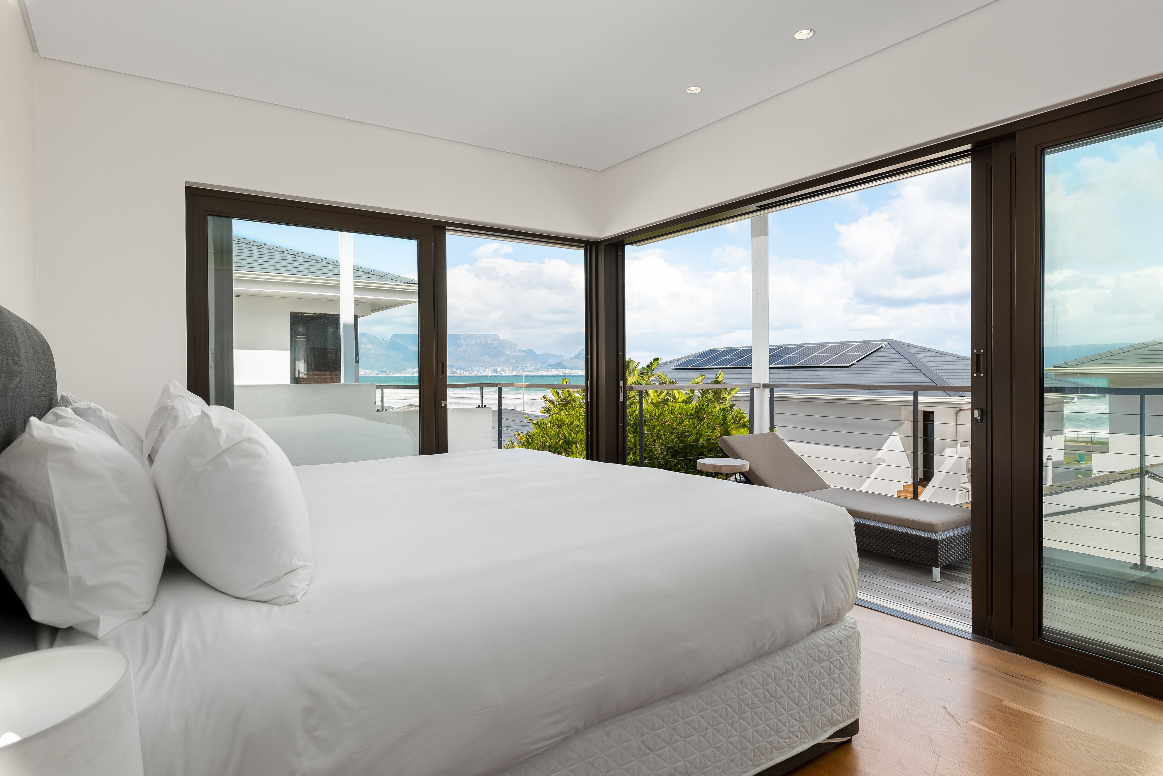 3 bedrooms, iron/ironing board, internet, bed sheets