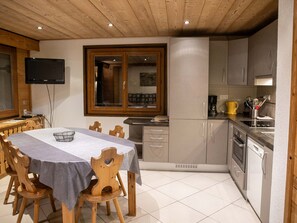 Microondas, horno, lavavajillas