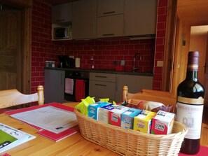 冰箱、微波炉、烤箱