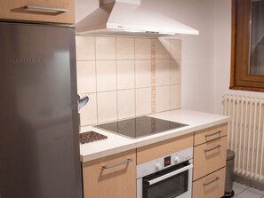 Micro-ondas, fogão, lava-louças