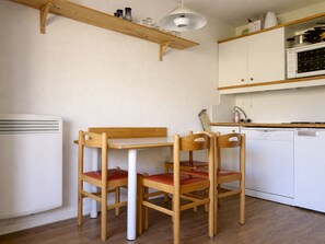 Dining - Cozy 20m² Studio for 3 with Mountain View Balcony in Reberty 2000, Les Menuires (Les Menuires)