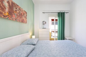 2 bedrooms, desk, iron/ironing board, WiFi