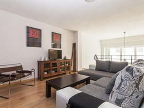 TV - Luxury Loft near Santa Cruz, Parking Included (Sevilla)