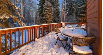 The Retreat@ the Cottages-tucked in towering pines