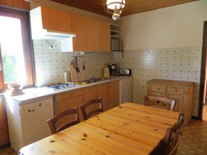 Kühlschrank, Mikrowelle, Ofen, Geschirrspüler