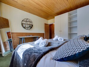 2 bedrooms, free WiFi, bed sheets