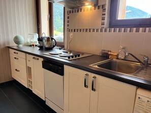 Køleskab, mikrobølgeovn, opvaskemaskine