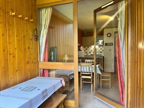 Interior - Bright studio cabin with balcony, near shuttle in Morzine (Morzine)