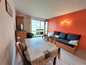Living area - Cozy Ground Floor Apartment in Autrans, Near Village and Ski Trails, Sleeps 5 (Autrans-Méaudre en Vercors-Autrans)