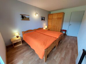 Room - Cozy Ground Floor Apartment in Autrans, Near Village and Ski Trails, Sleeps 5 (Autrans-Méaudre en Vercors-Autrans)