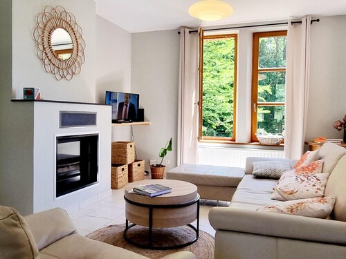 Independent house by the woods with fireplace, bicycles, and pets accepted