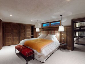 5 bedrooms, free WiFi, bed sheets