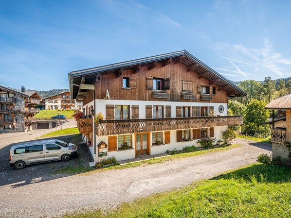 Exterior - Apartment in Les Gets for 4 with WiFi, parking and pets allowed (Les Gets)