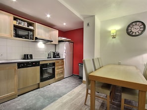 Fridge, dishwasher
