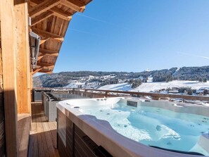 Outdoor spa tub - Luxury chalet with jacuzzi, Wi-Fi, and private parking (Les Gets)
