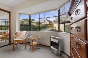 Interior - Central Comforts - Mount Eden Holiday Home (Auckland)