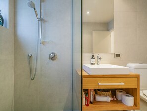 Shower, hair dryer - Flaxmill Treasure - Cooks Beach Holiday Home (Cooks Beach)