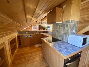 Mikrovågsugn, ugn, spishäll och diskmaskin