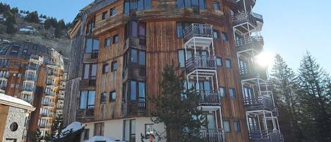 المنشأة من الخارج