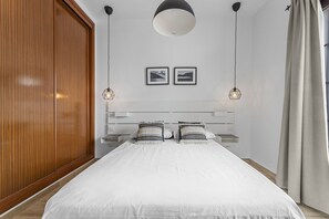 3 dormitorios, tabla de planchar con plancha, wifi gratis y ropa de cama